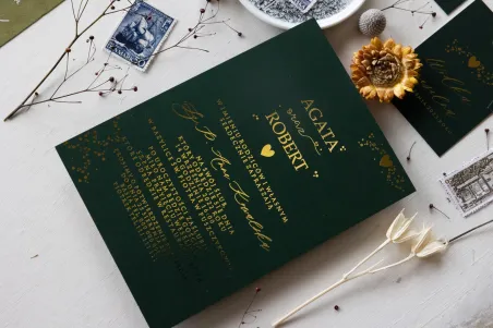 Ein-Karten-Hochzeitseinladungen in Flaschengrün sind ein Vorschlag für die Hochzeitssaison 2023