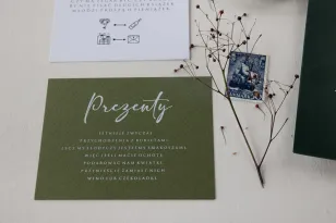 Bilecik do zaproszeń ślubnych z białym nadrukiem na eleganckim papierze z fakturą filcu w kolorze butelkowej zieleni