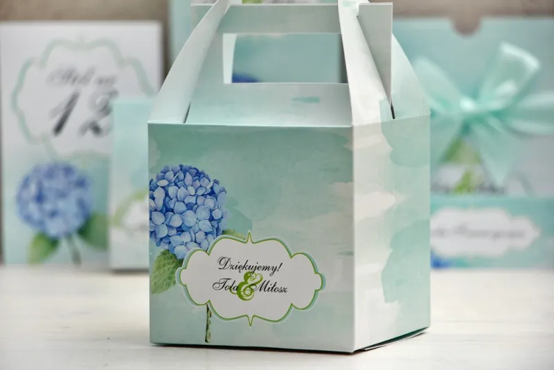 Pudełko na ciasto kwadratowe, tort weselny - Felicja nr 16 - Błękitne hortensje - kwiatowe dodatki ślubne Pudełko na ciasto kwadratowe, tort weselny - Felicja nr 16 - Błękitne hortensje - kwiatowe dodatki ślubne