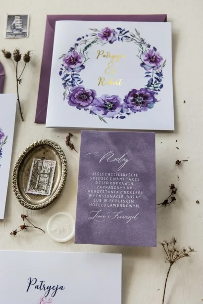 Eleganckie Zaproszenia Ślubne Fioletowy Ciemiernik, Złocone | Fioletowe i Złote Zaproszenia Ślubne Glamour | Cykade nr 9