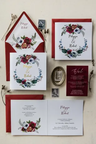 Hochzeitseinladung - Zikade Nr. 7 mit Vergoldung - Elegante Blumen in Burgunder- und Rottönen
