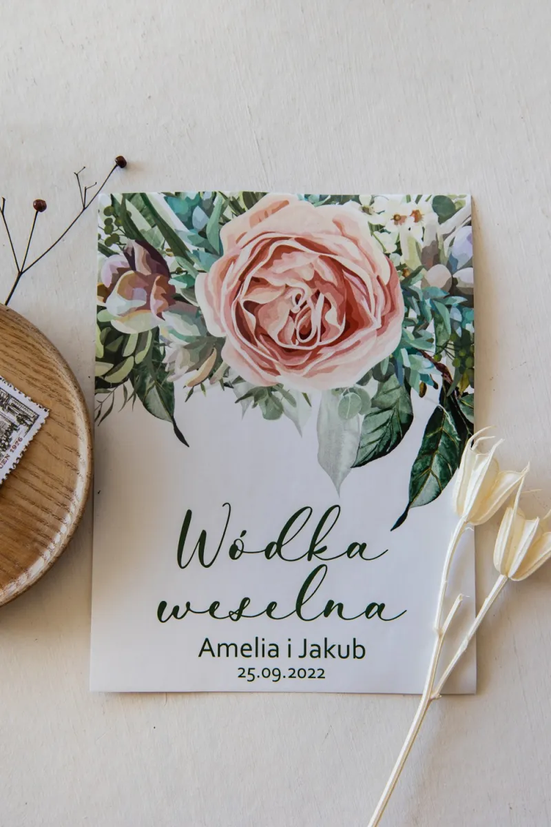 Ślubne Etykiety samoprzylepne na butelki z grafiką różowych Piwonii od Amelia-Wedding.pl