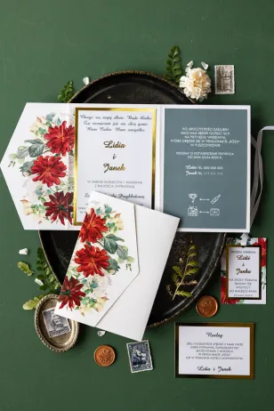 Goldene Hochzeitseinladungen mit burgunderroten und weißen Rosen. Einladungen mit goldenem Rahmen, eingeschlossen in einer elega