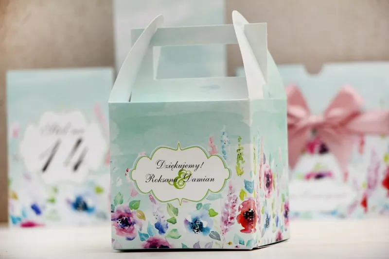 Pudełko na ciasto kwadratowe, tort weselny - Felicja nr 17 - Kolorowe kwiaty - kwiatowe dodatki ślubne
