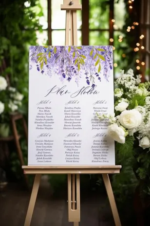 Lila Hochzeitstischplan mit Heidekraut und Zweigen im Glamour-Stil