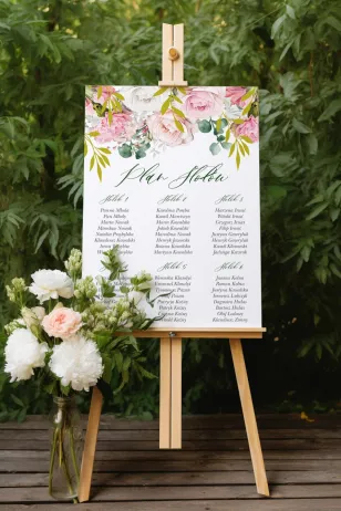 Hochzeitstischplan in zartrosa und weißen Farben