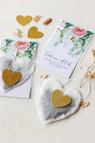 Tee in herzlichen Beuteln mit Blumenmotiv | Geschenke für Hochzeitsgäste | Amelia-Wedding.pl