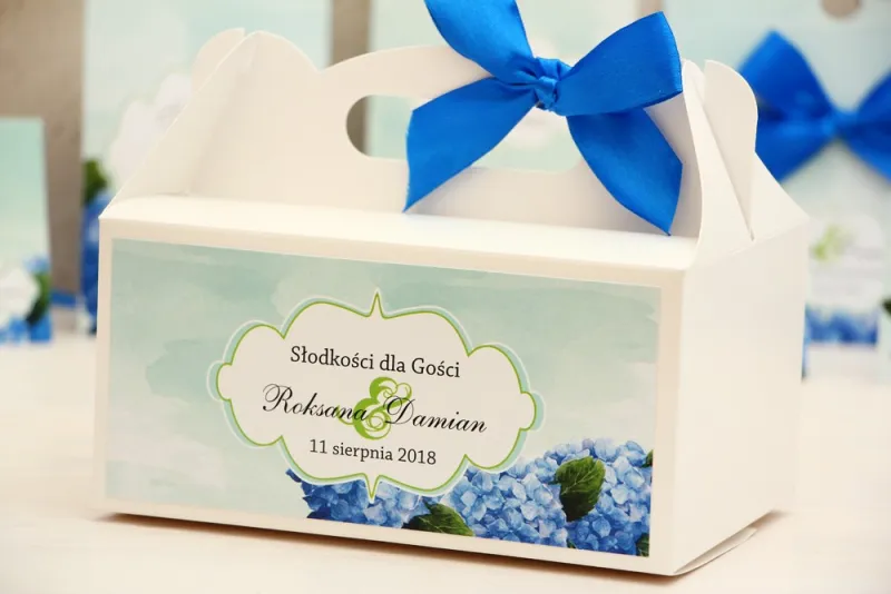 Prostokątne pudełko na ciasto, tort weselny, ślub - Felicja nr 19 - Niebieskie hortensje - kwiatowe dodatki ślubne