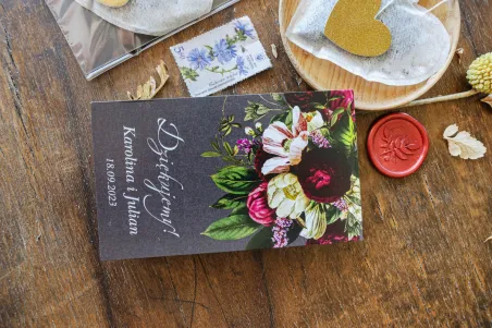 Herbatki w saszetkach w kształcie serca z kwiatowym motywem Vintage | Prezenty dla gości weselnych | Amelia-Wedding.pl