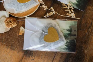 Herbata w sercu z leśnymi motywami | Pamiątki weselne dla gości | Amelia-Wedding.pl