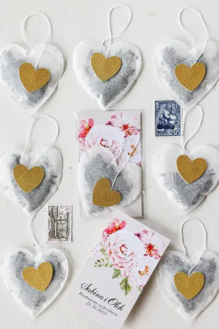 Herzförmige Tees mit Blumenmotiv | Geschenke für Hochzeitsgäste | Amelia-Wedding.pl