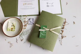 Zaproszenia ślubne Avril nr 11 – eleganckie, zielone ze złoceniem, personalizowane