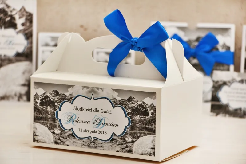 Prostokątne pudełko na ciasto, tort weselny, ślub - Felicja nr 21 - Górski krajobraz - kwiatowe dodatki ślubne