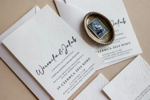 Białe Zaproszenie Ślubne z tłoczonym motywem Kwiatowym | Eleganckie Zaproszenia Letterpress | Karmen nr 2
