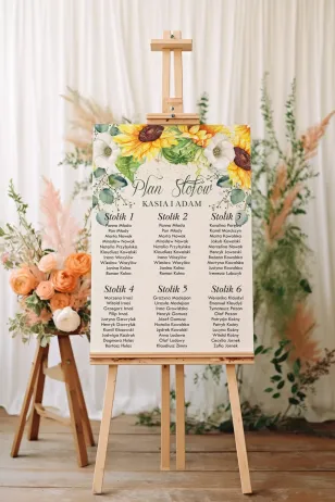 Plan stołów weselnych z żywymi kwiatami w jasnej kolorystyce | Harmonijne połączenie barw i czytelna czcionka | Kraft nr 5