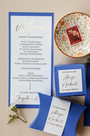 Personalizowane Menu Ślubne, niebieski papier, złocone akcenty | Eleganckie menu weselne | Menu Ślubne Avril nr 7