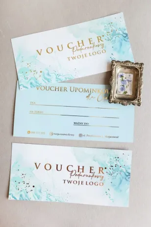 Voucher pastelowy marmurkowy z eleganckim złoceniem | Personalizowane vouchery dla spa | VC6