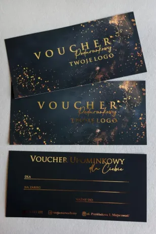 Luksusowy voucher czarno-złoty z eleganckimi akcentami | Profesjonalny druk voucherów dla spa | VC7