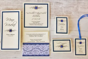 Zaproszenie ślubne z dodatkami - Z Koronką nr 2 - Chabrowo-kremowe - Eleganckie z cyrkoniami i koronką