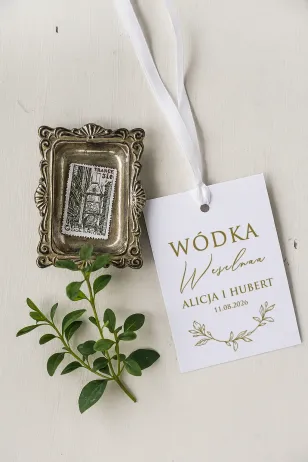 Złocone Zawieszki na Wódkę Weselną | Etykiety na Alkohol z Gałązką