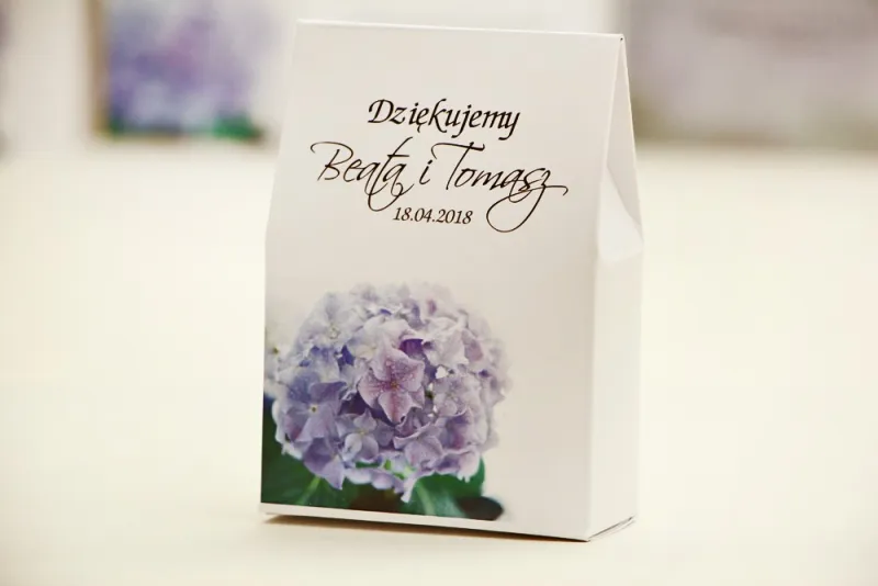 Pudełeczko stojące na cukierki, podziękowania dla Gości weselnych - Elegant nr 2 - Hortensje - Kwiatowe dodatki ślubne Pudełeczko stojące na cukierki, podziękowania dla Gości weselnych - Elegant nr 2 - Hortensje - Kwiatowe dodatki ślubne