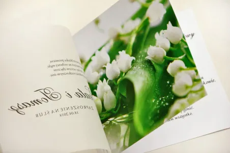 Hochzeitseinladung, Einladungen zu einer eleganten Hochzeit mit Transparentpapier - Elegant Nr. 3 - Weiße Maiglöckchen
