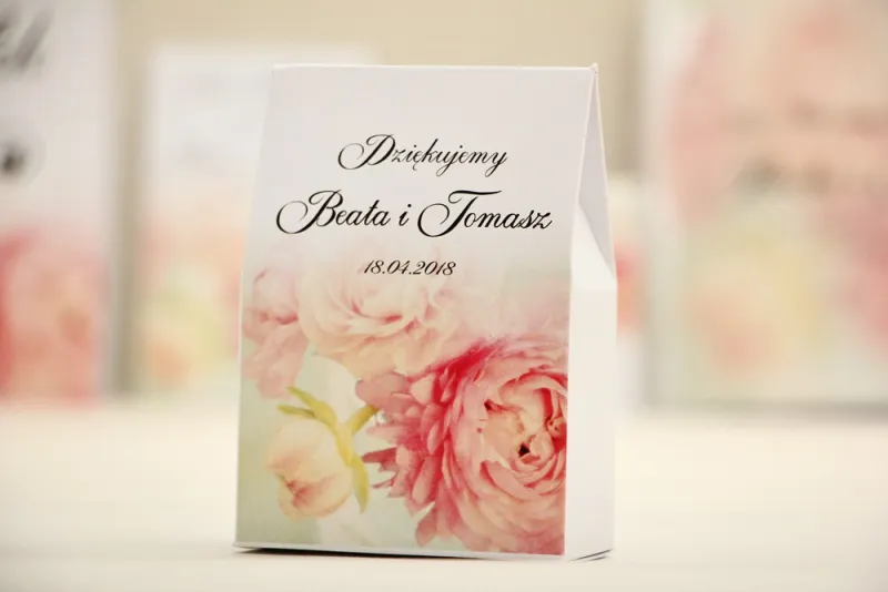 Pudełeczko stojące na cukierki, podziękowania dla Gości weselnych - Elegant nr 4 - Piwonie - Kwiatowe dodatki ślubne Pudełeczko stojące na cukierki, podziękowania dla Gości weselnych - Elegant nr 4 - Piwonie - Kwiatowe dodatki ślubne