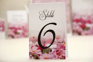 Numery stolików, stół weselny, ślub - Elegant nr 5 - Fioletowe kwiaty - Kwiatowe dodatki ślubne