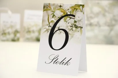 Numery stolików - Elegant nr 6 - Białe kwiaty - dodatki ślubne