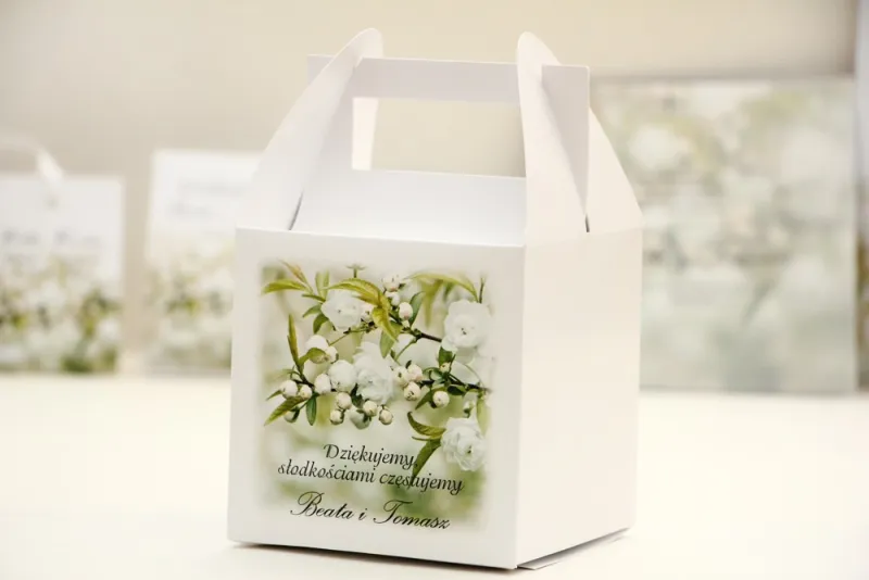Pudełko na ciasto kwadratowe, tort weselny - Elegant nr 6 - Białe kwiaty - kwiatowe dodatki ślubne Pudełko na ciasto kwadratowe, tort weselny - Elegant nr 6 - Białe kwiaty - kwiatowe dodatki ślubne