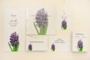 Zaproszenia Ślubne z Kalką i Fioletowym Hiacyntem Przewiązywane Tasiemką | Eleganckie Kwadratowe Zaproszenia | Elegant nr 7
