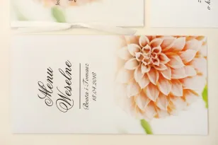 Menu weselne, stół weselny - Elegant nr 9 - Łososiowe dalie - Eleganckie kwiatowe wzory - dodatki ślubne