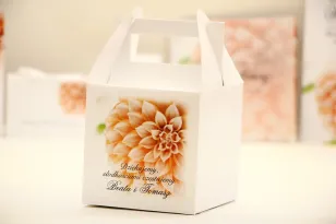 Pudełko na ciasto kwadratowe, tort weselny - Elegant nr 9 - Łososiowe dalie - kwiatowe dodatki ślubne