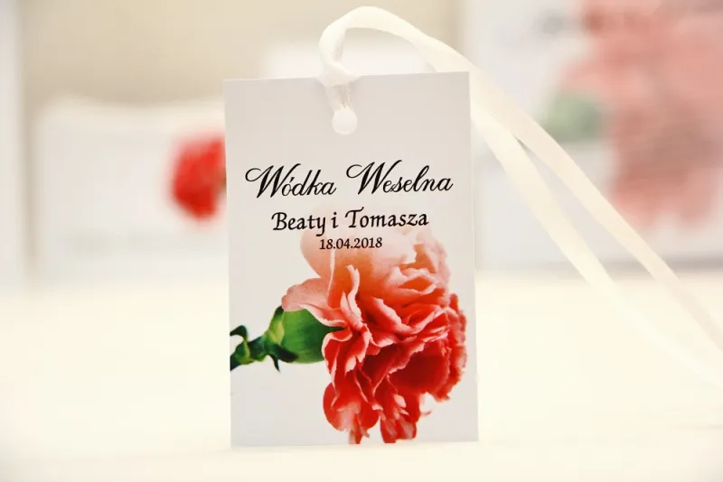 Zawieszka na butelkę, wódka weselna, ślub - Elegant nr 10 - Różowy goździk - kwiatowe dodatki ślubne Zawieszka na butelkę, wódka weselna, ślub - Elegant nr 10 - Różowy goździk - kwiatowe dodatki ślubne