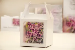 Pudełko na ciasto kwadratowe, tort weselny - Elegant nr 11 - Fioletowe bzy - kwiatowe dodatki ślubne