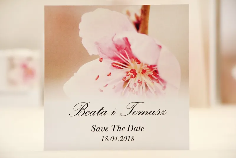 Bilecik Save The Date do zaproszenia ślubnego - Elegant nr 12 - Kwiat wiśni Bilecik Save The Date do zaproszenia ślubnego - Elegant nr 12 - Kwiat wiśni