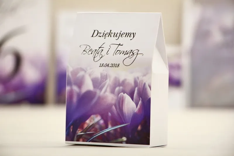Pudełeczko stojące na cukierki, podziękowania dla Gości weselnych - Elegant nr 14 - Fioletowe krokusy - Kwiatowe dodatki ślubne Pudełeczko stojące na cukierki, podziękowania dla Gości weselnych - Elegant nr 14 - Fioletowe krokusy - Kwiatowe dodatki ślubne