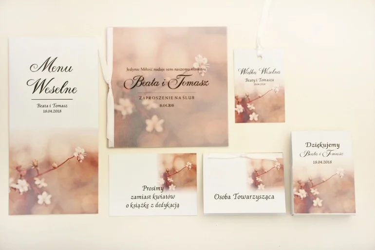 Piękne Ślubne Zaproszenia z Delikatnymi Kwiatami Jabłoni na Kalkie | Nowoczesne Zaproszenia Weselne