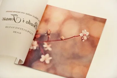 Piękne Ślubne Zaproszenia z Delikatnymi Kwiatami Jabłoni na Kalkie | Nowoczesne Zaproszenia Weselne | Elegant nr 16