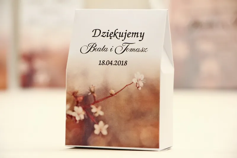 Pudełeczko stojące na cukierki, podziękowania dla Gości weselnych - Elegant nr 16 - Kwiaty wiśni - Kwiatowe dodatki ślubne Pudełeczko stojące na cukierki, podziękowania dla Gości weselnych - Elegant nr 16 - Kwiaty wiśni - Kwiatowe dodatki ślubne