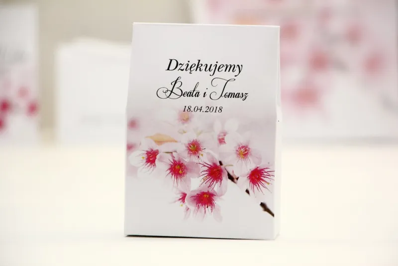 Pudełeczko stojące na cukierki, podziękowania dla Gości weselnych - Elegant nr 23 - Kwiaty wiśni - Kwiatowe dodatki ślubne Pudełeczko stojące na cukierki, podziękowania dla Gości weselnych - Elegant nr 23 - Kwiaty wiśni - Kwiatowe dodatki ślubne