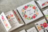 Zaproszenia ślubne w pudełku z peoniami | Amelia-Wedding.pl