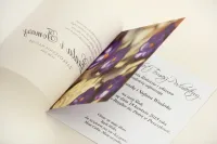Zaproszenia ślubne z kalką i fioletowymi krokusami | Elegant 26