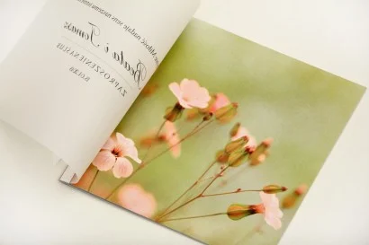 Zaproszenia z Kalką i różowymi polnymi kwiatami | Eleganckie Zaproszenia na Wesele | Elegant nr 29