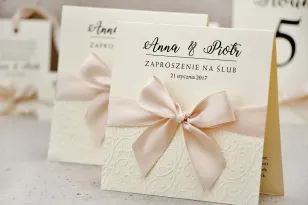 Zaproszenie ślubne z kokardką tłoczeniem - Belisa nr 5 - Kremowe ecru