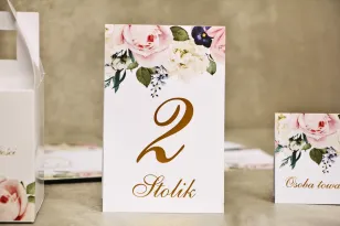 Numery stolików, stół weselny, ślub - Sorento nr 1 - Pastelowe różowe kwiaty - dodatki ślubne ze złoceniem