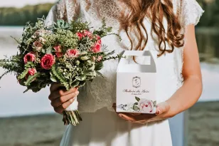 Schachtel für quadratische Torte, Hochzeitstorte - Sorento nr 1 - Puderblumen - florale Hochzeitsaccessoires mit Vergoldung