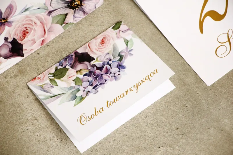 Winietki na stół weselny, ślub - Sorento nr 2 - Fioletowe pastelowe kwiaty - dodatki ślubne ze złoceniem