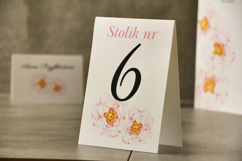 Numery stolików, stół weselny, Ślub - Pistacjowe nr 4 - Delikatne pudrowe piwonie Numery stolików, stół weselny, Ślub - Pistacjowe nr 4 - Delikatne pudrowe piwonie