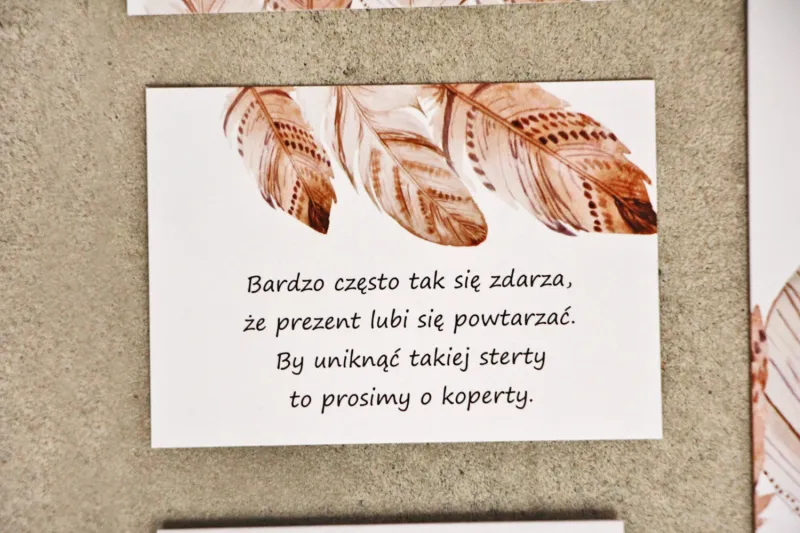 Bilecik do zaproszenia 105 x 74 mm prezenty ślubne wesele - Sorento nr 10 - Piórka boho Bilecik do zaproszenia 105 x 74 mm prezenty ślubne wesele - Sorento nr 10 - Piórka boho